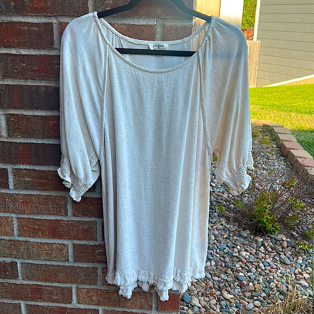 UMGEE Ladies M Linen/Cotton Oatmeal scooped neck Blouse w/Fringe Bottom